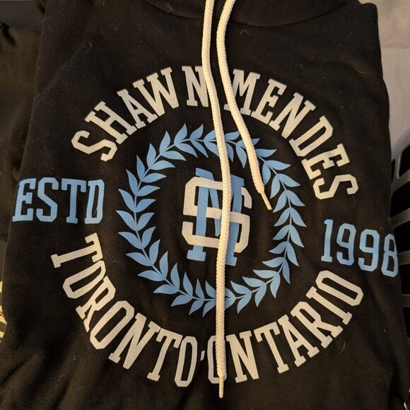SHAWN MENDES PRIZE PACK - Picture 5 of 10